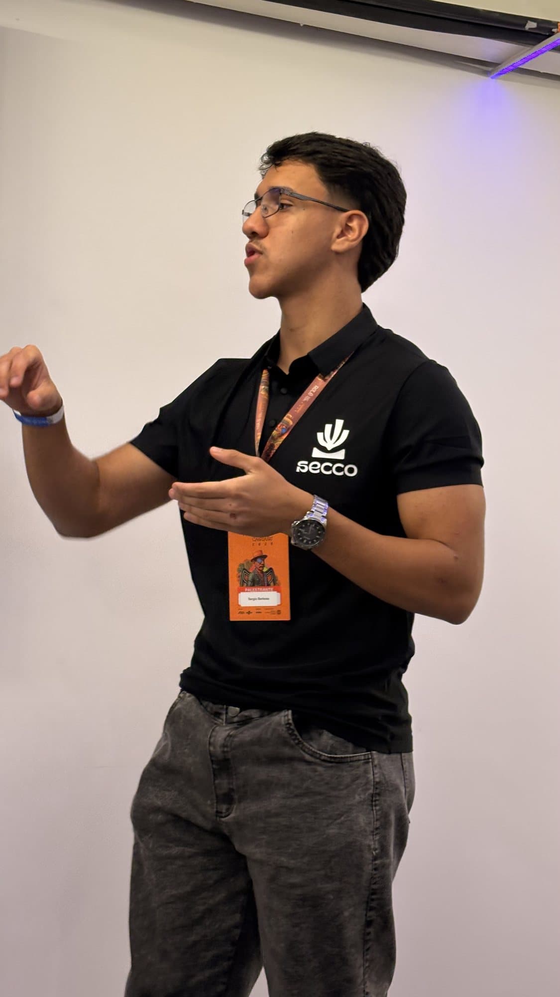 Sergio Barbosa conduzindo uma oficina na REC'n'Play Caruaru